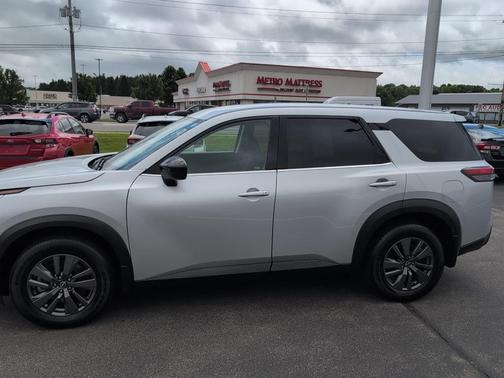 2024 Nissan Pathfinder S 4WD