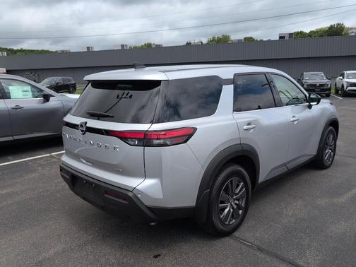2024 Nissan Pathfinder S 4WD