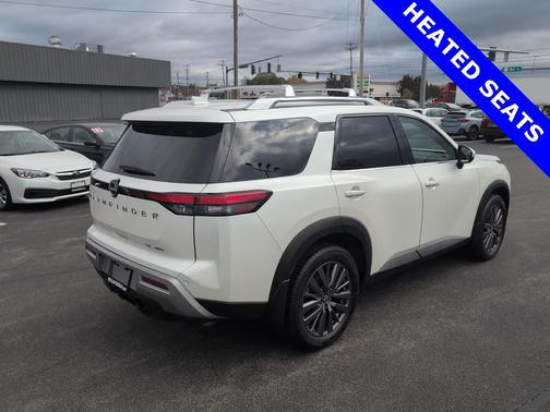 2023 Nissan Pathfinder SL 4WD