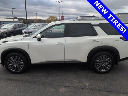 2023 Nissan Pathfinder SL 4WD