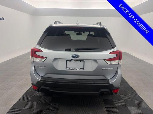 Ice Silver Metallic 2019 Subaru Forester Premium