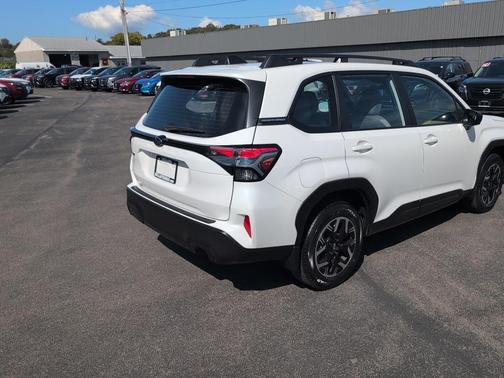 2025 Subaru Forester Base