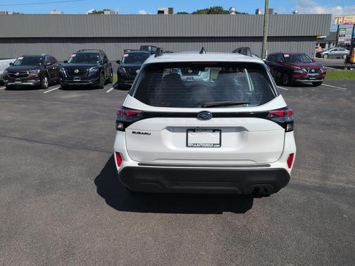 2025 Subaru Forester Base