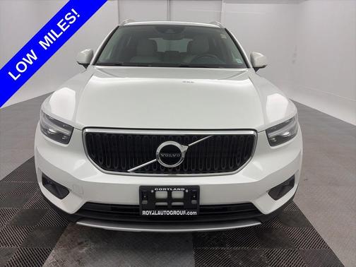 2021 Volvo XC40 T5 Momentum