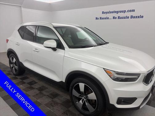 2021 Volvo XC40 T5 Momentum