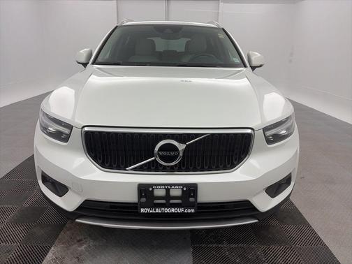 2021 Volvo XC40 T5 Momentum