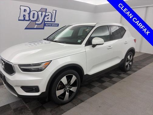 2021 Volvo XC40 T5 Momentum