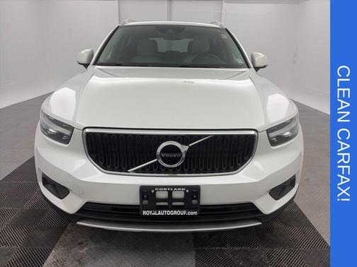 2021 Volvo XC40 T5 Momentum