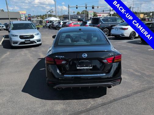 2022 Nissan Altima SR FWD