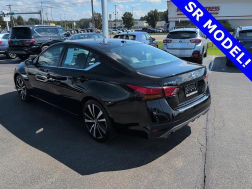 2022 Nissan Altima SR FWD
