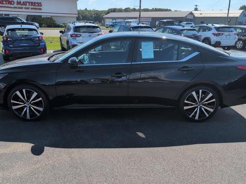 2022 Nissan Altima SR FWD