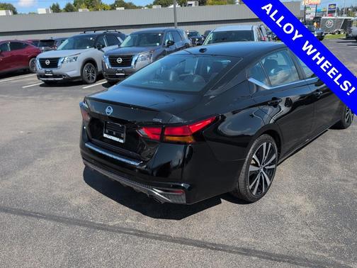 2022 Nissan Altima SR FWD