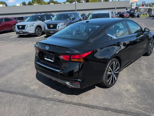 2022 Nissan Altima SR FWD