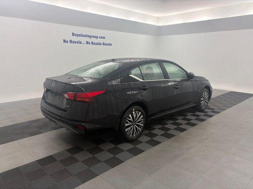 Super Black Clearcoat 2026 Nissan Altima 2.5 SV