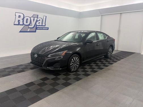 Super Black Clearcoat 2026 Nissan Altima 2.5 SV
