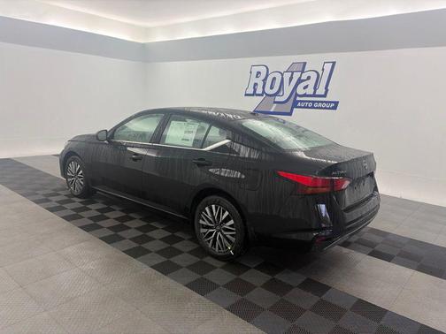 Super Black Clearcoat 2026 Nissan Altima 2.5 SV