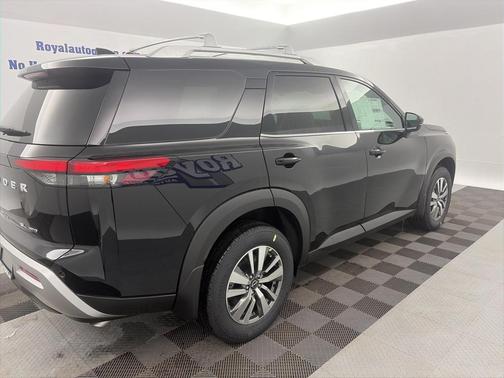 2025 Nissan Pathfinder SL 4WD