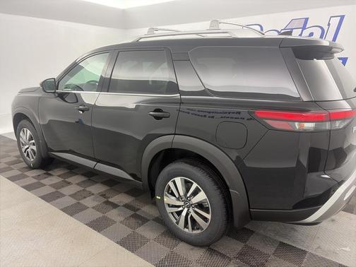 2025 Nissan Pathfinder SL 4WD