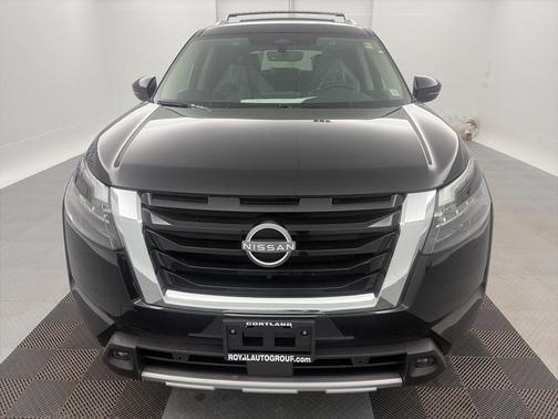 2025 Nissan Pathfinder SL 4WD