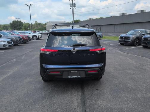 2022 Nissan Pathfinder SV 4WD