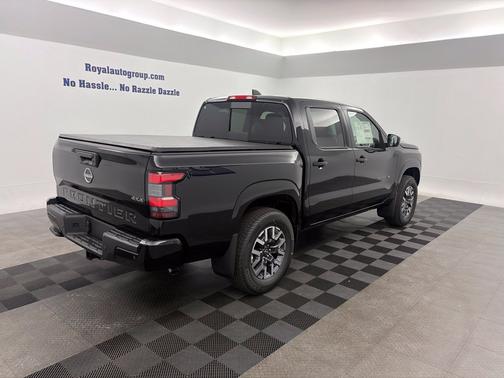 Super Black 2027 Nissan Frontier SV