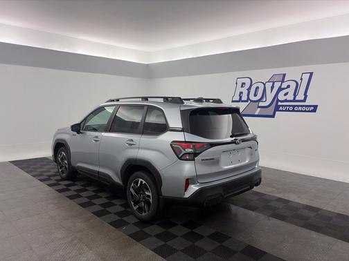Ice Silver Metallic 2026 Subaru Forester AWD