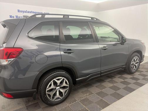 Magnetite Gray Metallic 2023 Subaru Forester Premium