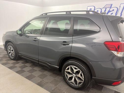 Magnetite Gray Metallic 2023 Subaru Forester Premium