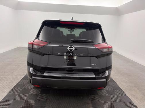 Super Black 2027 Nissan Rogue SV