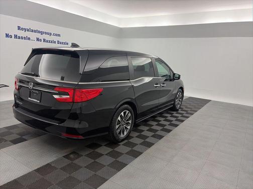 Crystal Black Pearl 2023 Honda Odyssey EX-L