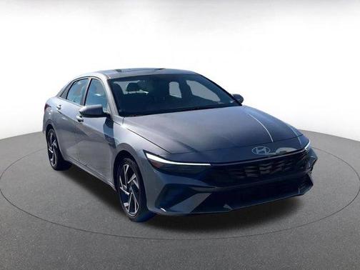 2025 Hyundai ELANTRA SEL