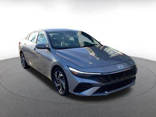 2025 Hyundai ELANTRA SEL