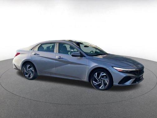 2025 Hyundai ELANTRA SEL