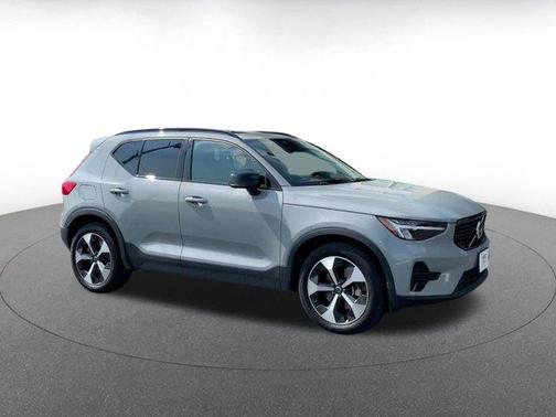 2024 Volvo XC40 CORE