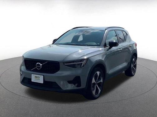 2024 Volvo XC40 CORE