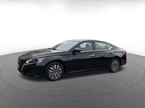 Super Black 2025 Nissan Altima SV FWD