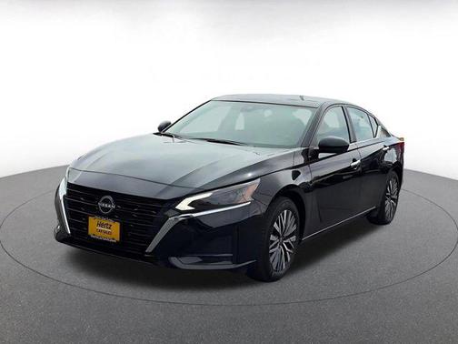 Super Black 2025 Nissan Altima SV FWD