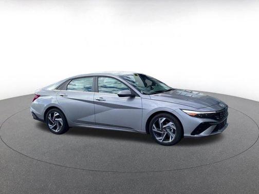 2025 Hyundai ELANTRA SEL