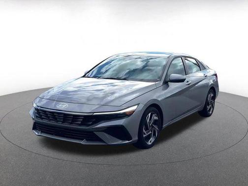 2025 Hyundai ELANTRA SEL