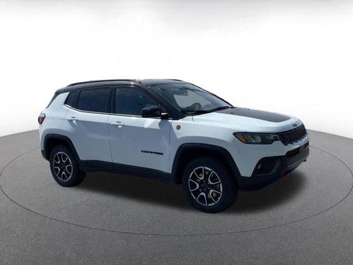 Bright White Clearcoat 2025 Jeep Compass Trailhawk