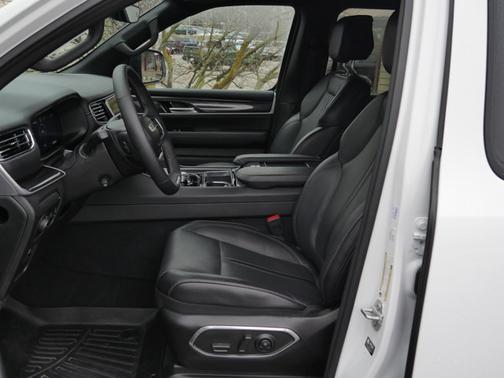 2024 Jeep Wagoneer BASE