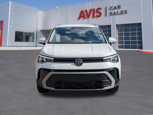 Pure White 2025 Volkswagen Taos 1.5T SE