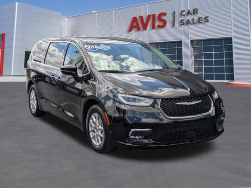 Diamond Black Crystal Pearlcoat 2024 Chrysler Pacifica Touring L