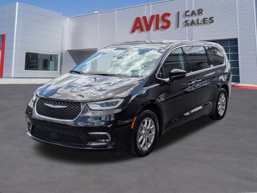 Diamond Black Crystal Pearlcoat 2024 Chrysler Pacifica Touring L