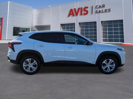 2025 Chevrolet Trax LS