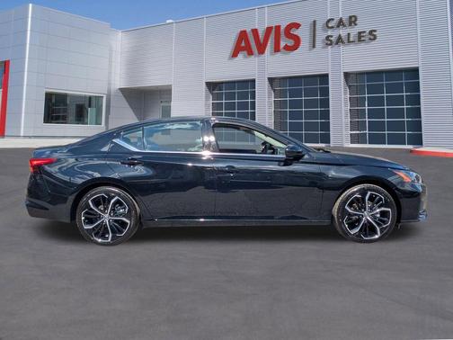 Super Black 2025 Nissan Altima SR FWD