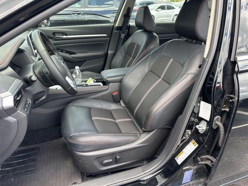 Super Black 2025 Nissan Altima SR FWD