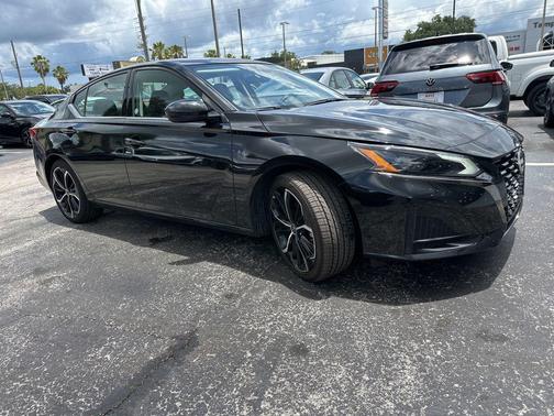 Super Black 2025 Nissan Altima SR FWD