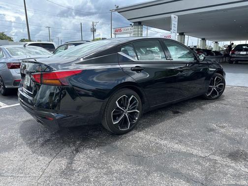 Super Black 2025 Nissan Altima SR FWD