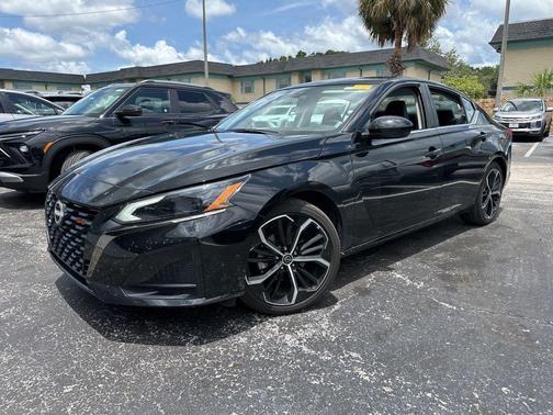 Super Black 2025 Nissan Altima SR FWD